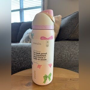 Owala "Girlhood" 32oz Free Sip Limited Edition UO Urban Outfitters Bows NEW